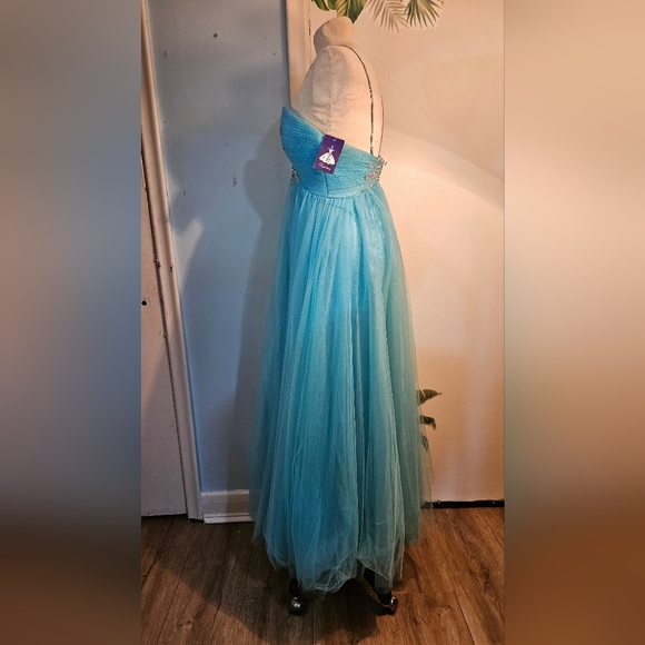 Karma Turquoise Prom Dress with Silver Accents. Size 8 - Picture 8 of 9